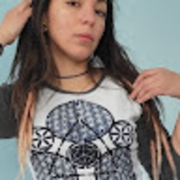 Meet your Posher, Nicole - Picture 1 of 1